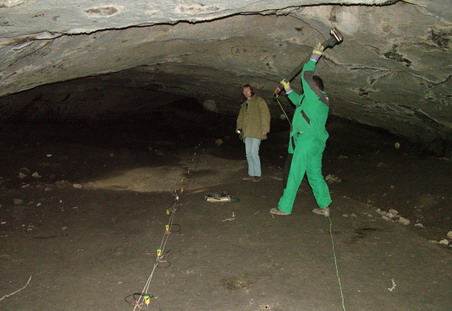 HRRS v jeskyni