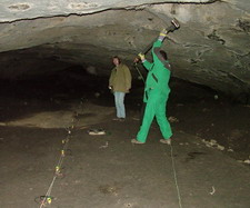 měření HRRS v jeskyni v Moravském krasu
